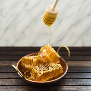 دانلود عکس با کیفیت از عسل در ظرف مسی