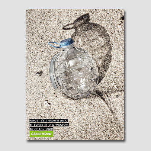 پوستر کمپین greenpeace برای منع ریختن زباله پلاستیکی در محیط زیست